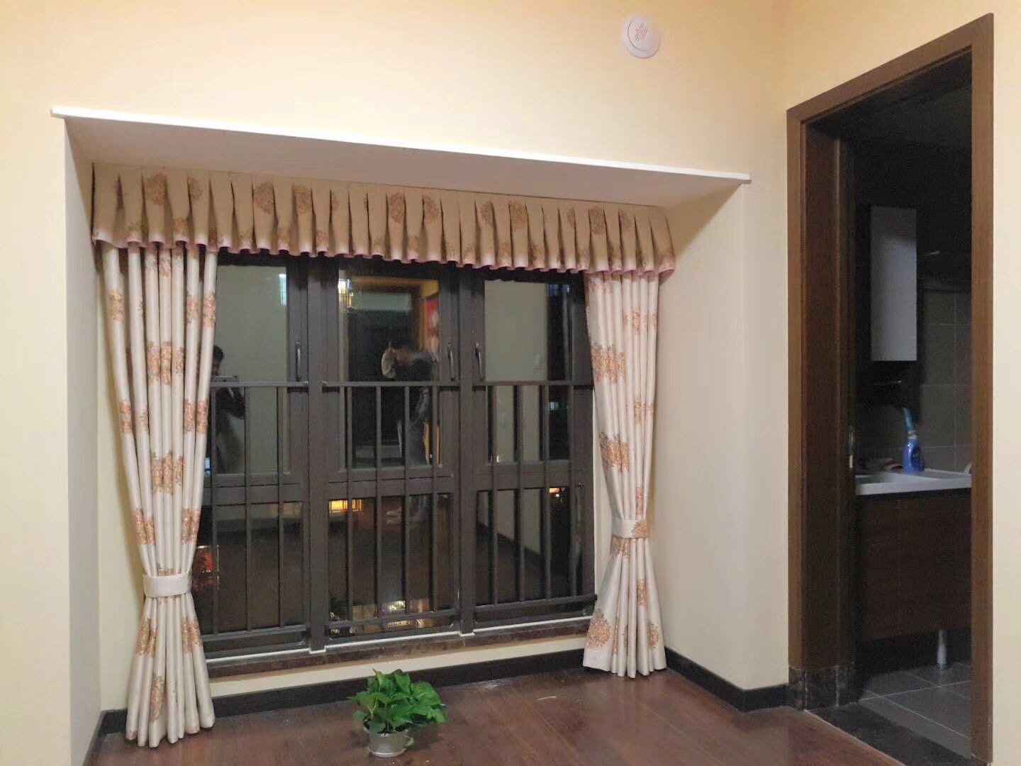 龙华观澜窗帘定做金地天悦湾家居遮光窗帘安装