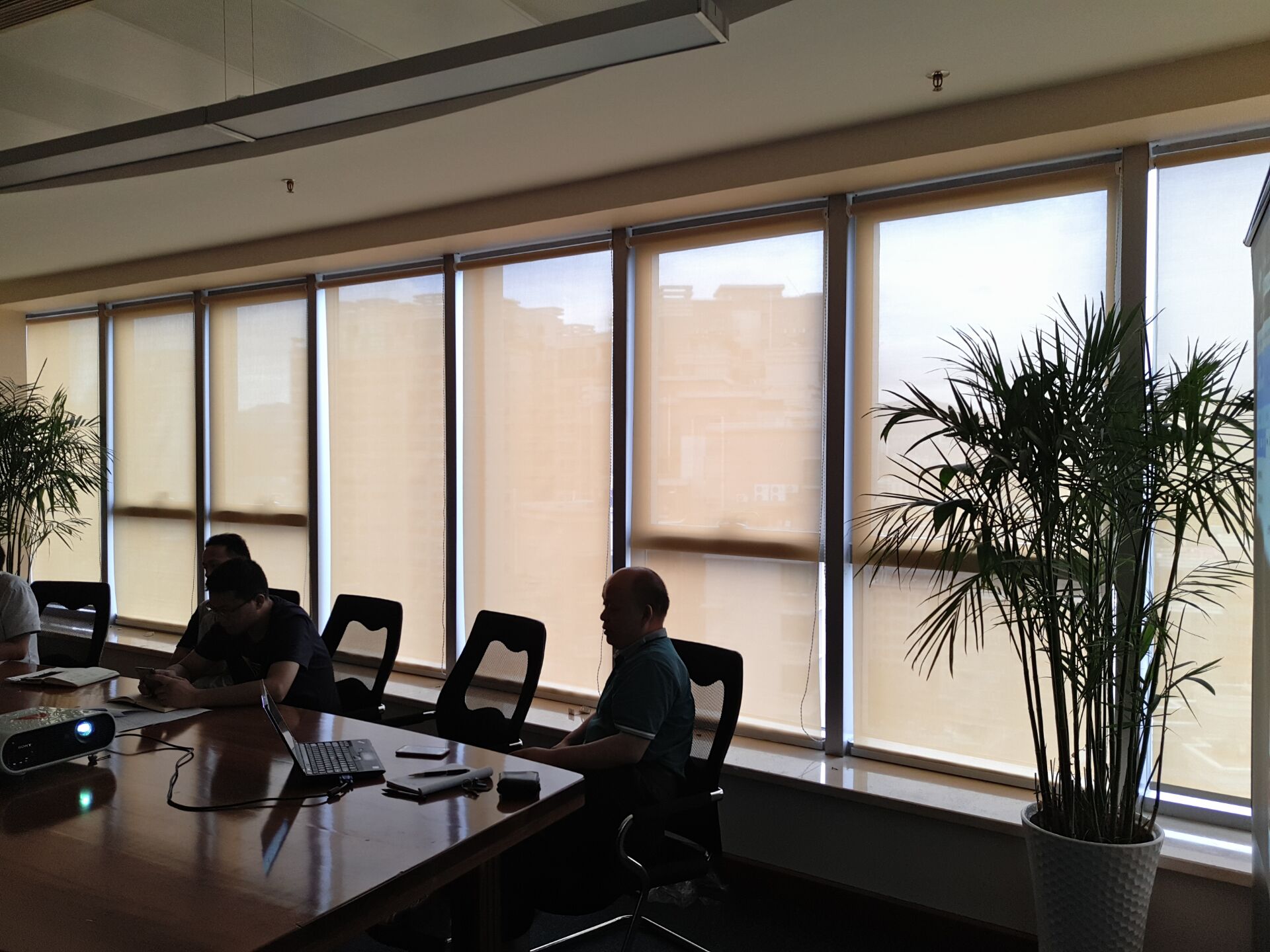 沙头角壹海城窗帘店卖办公室遮光窗帘定做